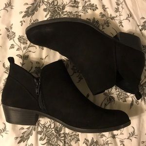 SO for Kohls black Bootie size 10